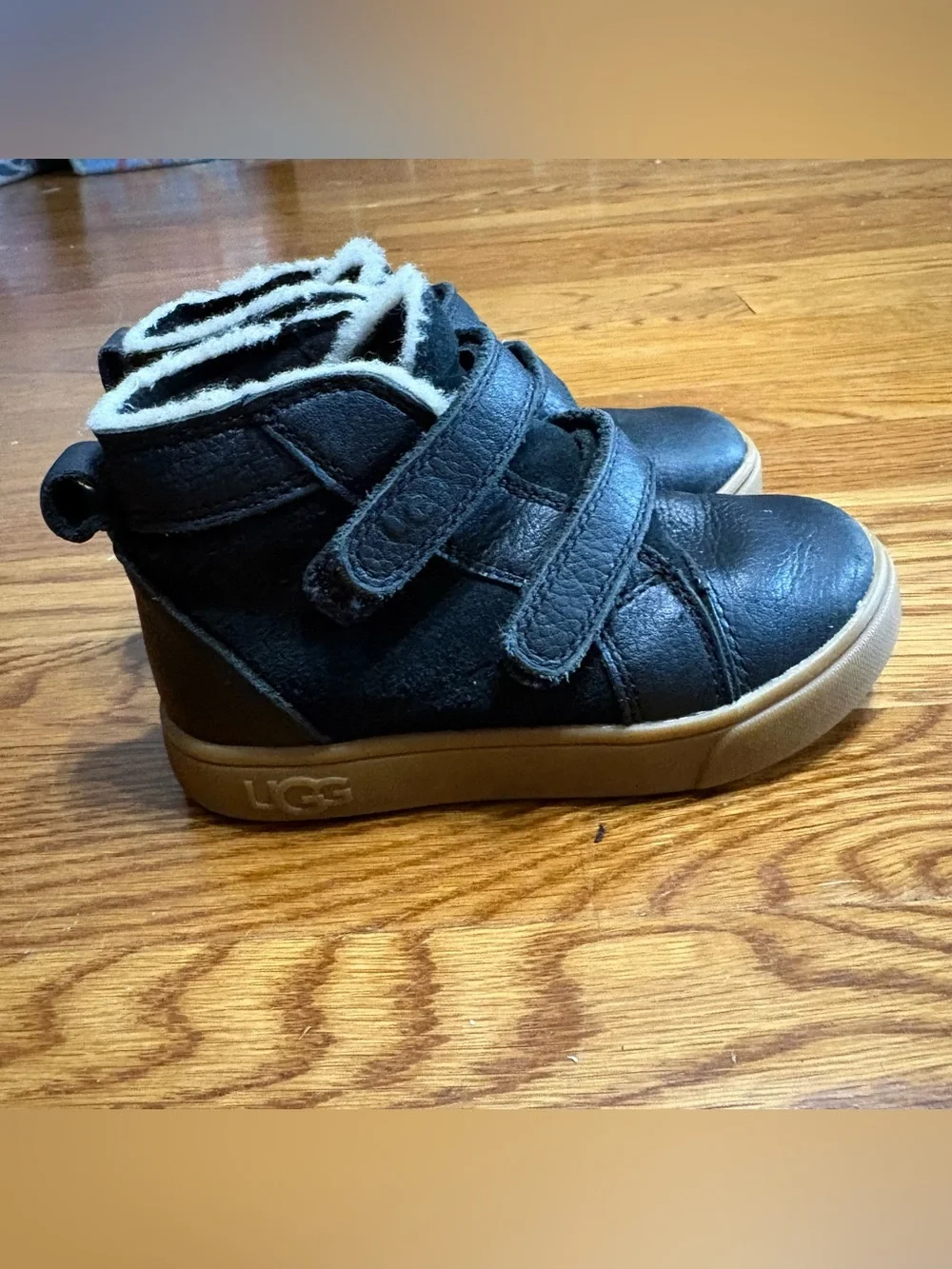 UGG Rennon II Black Leather Shearling High Top Shoes Toddler Size 9